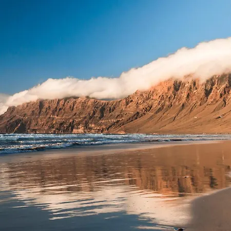 Prázdninový dům Home2book Serene Canary Style House, Garden & Pool Playa Blanca (Lanzarote)