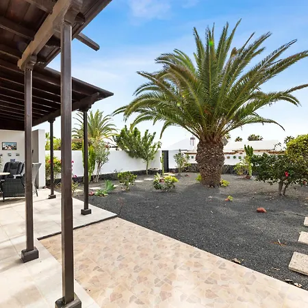 Prázdninový dům Home2book Serene Canary Style House, Garden & Pool Playa Blanca (Lanzarote)