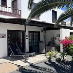 Dom wakacyjny Cosy Alegranza 105, Communal Pool, Private Garden *