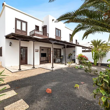 Cosy Alegranza 105, Communal Pool, Private Garden Playa Blanca (Lanzarote)