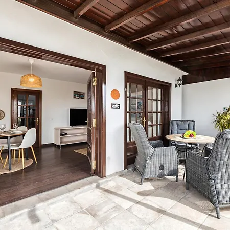 Cosy Alegranza 105, Communal Pool, Private Garden Semesterbostad Playa Blanca (Lanzarote)