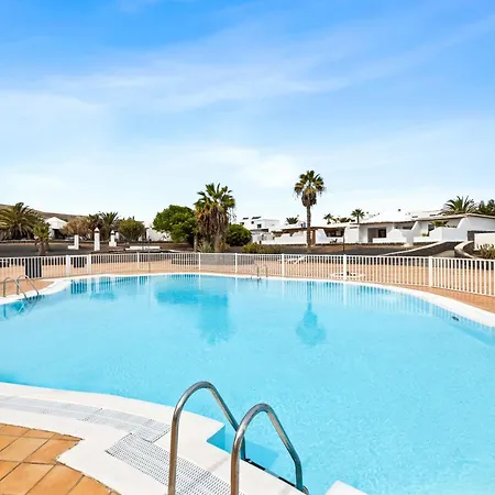 Cosy Alegranza 105, Communal Pool, Private Garden