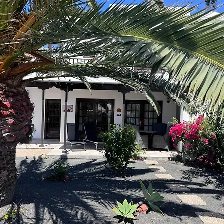 Cosy Alegranza 105, Communal Pool, Private Garden * Playa Blanca (Lanzarote)