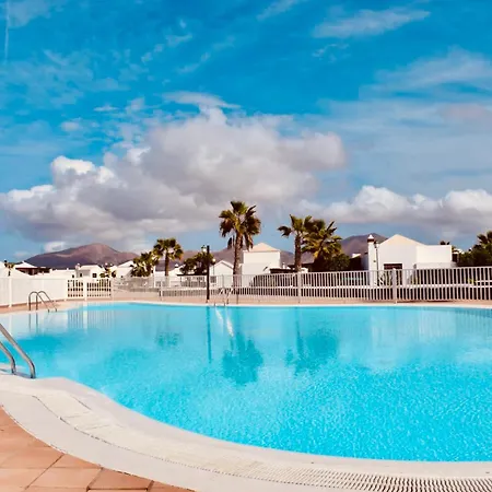 Semesterbostad Cosy Alegranza 105, Communal Pool, Private Garden Playa Blanca (Lanzarote)